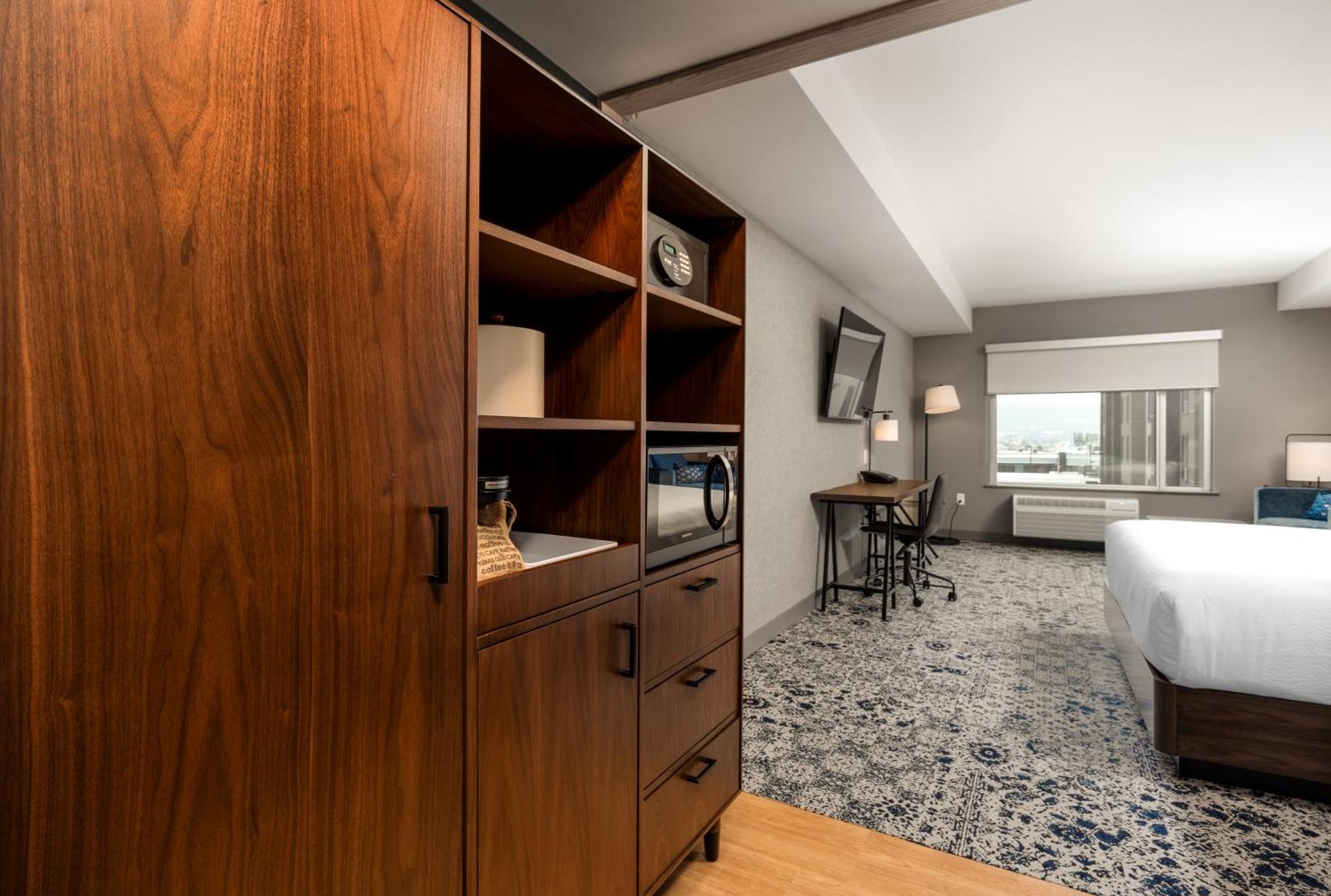 Four Points By Sheraton Kelowna Airport Extérieur photo