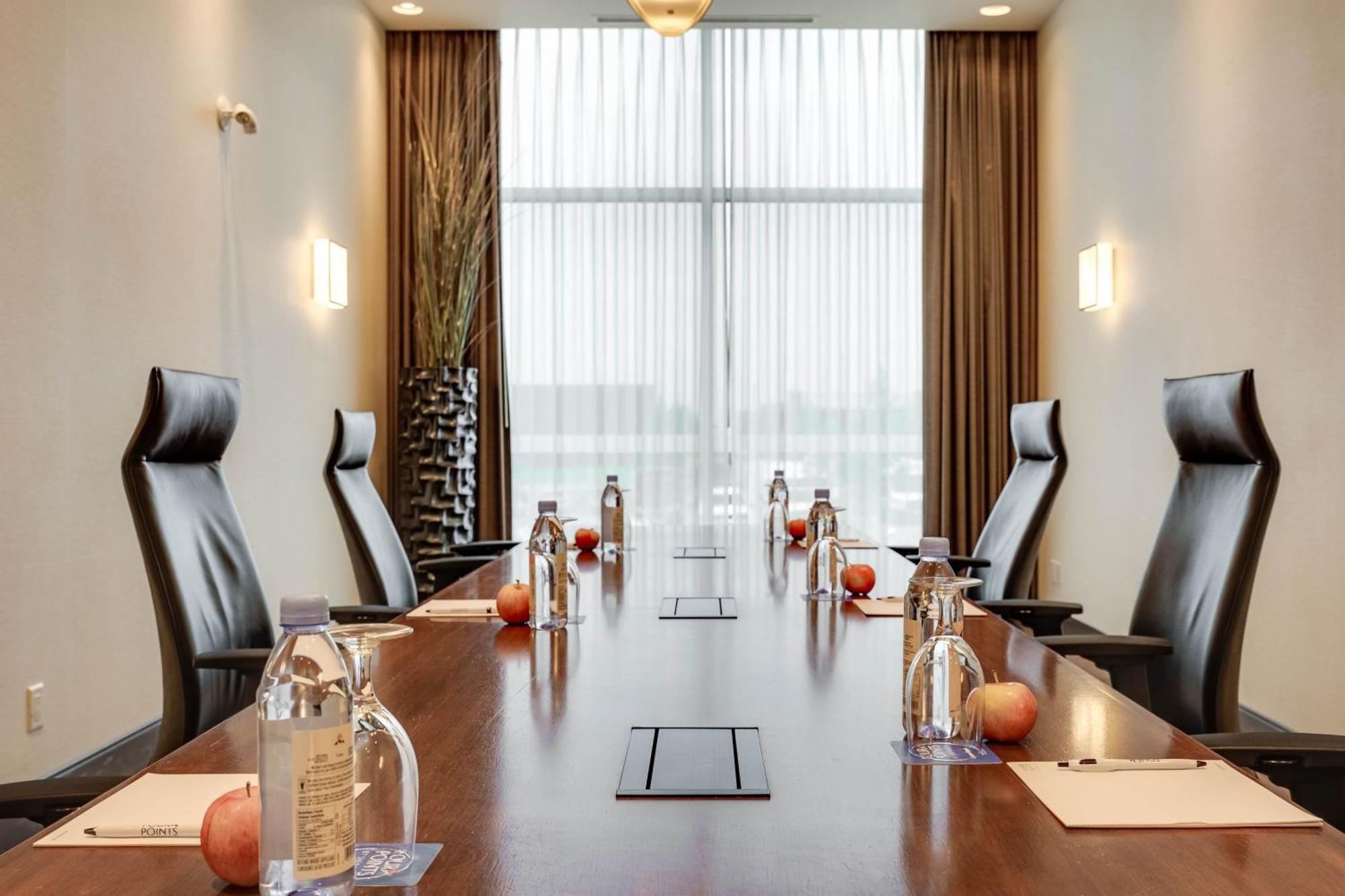 Four Points By Sheraton Kelowna Airport Extérieur photo