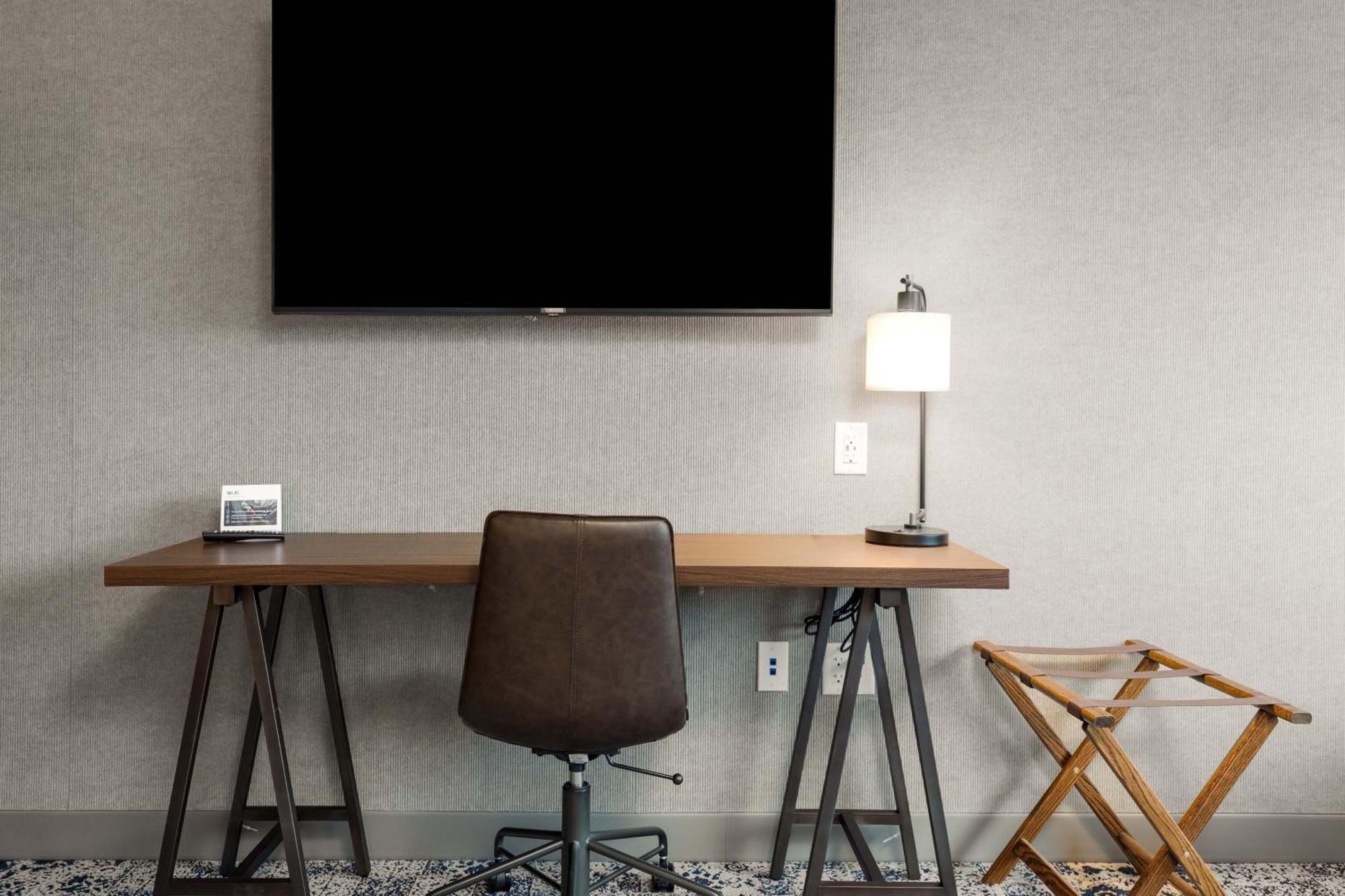 Four Points By Sheraton Kelowna Airport Extérieur photo
