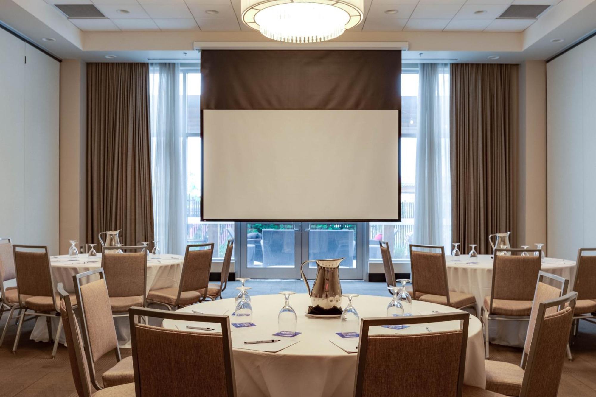 Four Points By Sheraton Kelowna Airport Extérieur photo