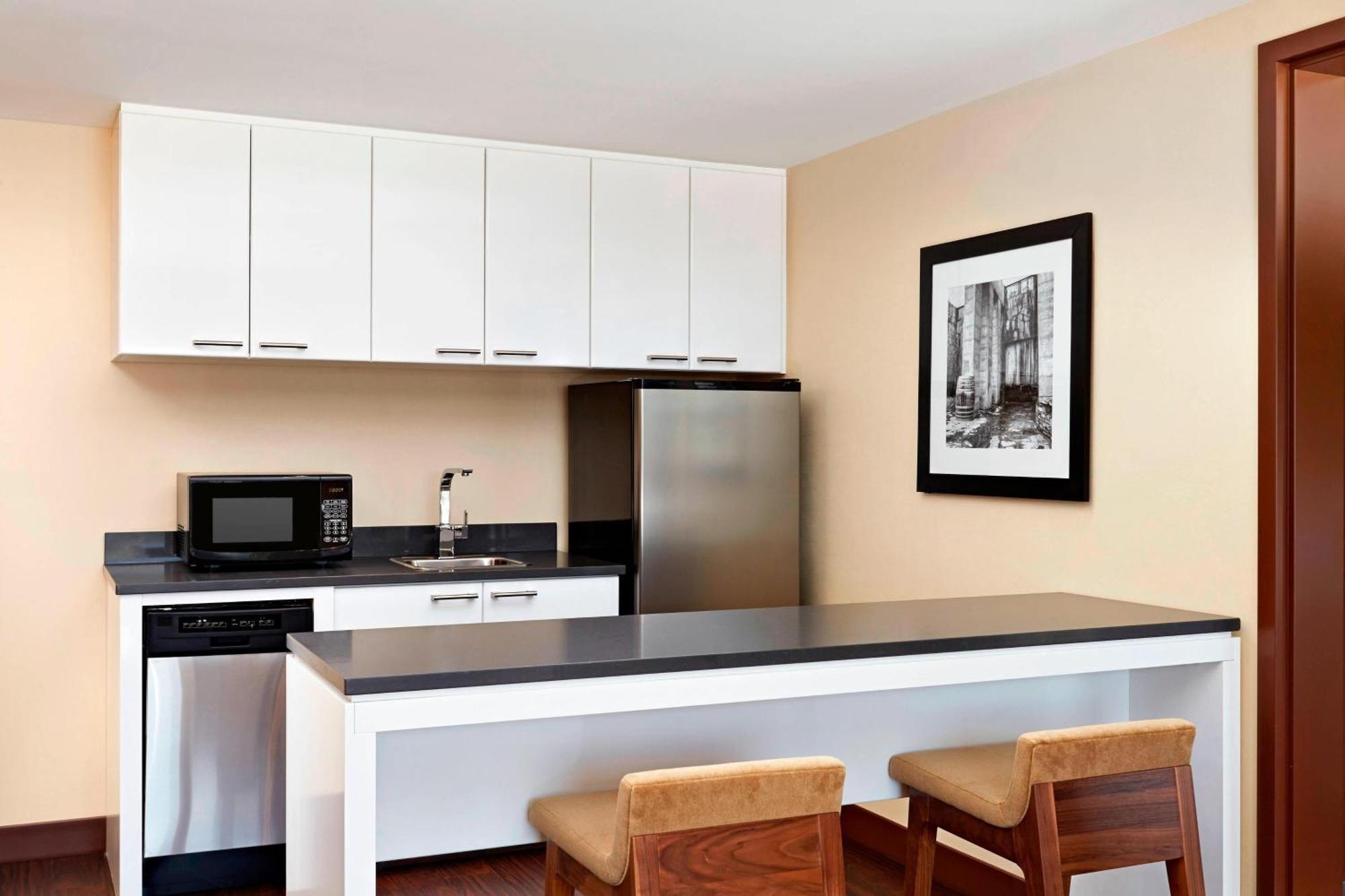 Four Points By Sheraton Kelowna Airport Extérieur photo